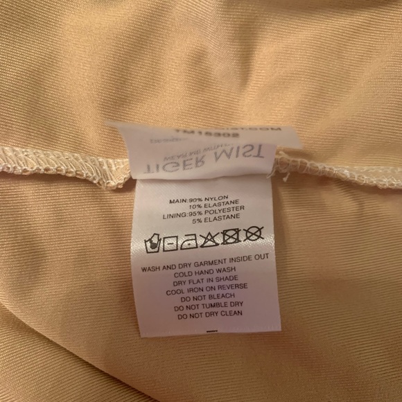 LENORA LACE DRESS. - Picture 10 of 13